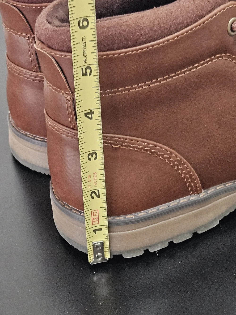 NIB Men's Eastland Finn Chukka Boots in Tan Synthetic Upper Size 9D
